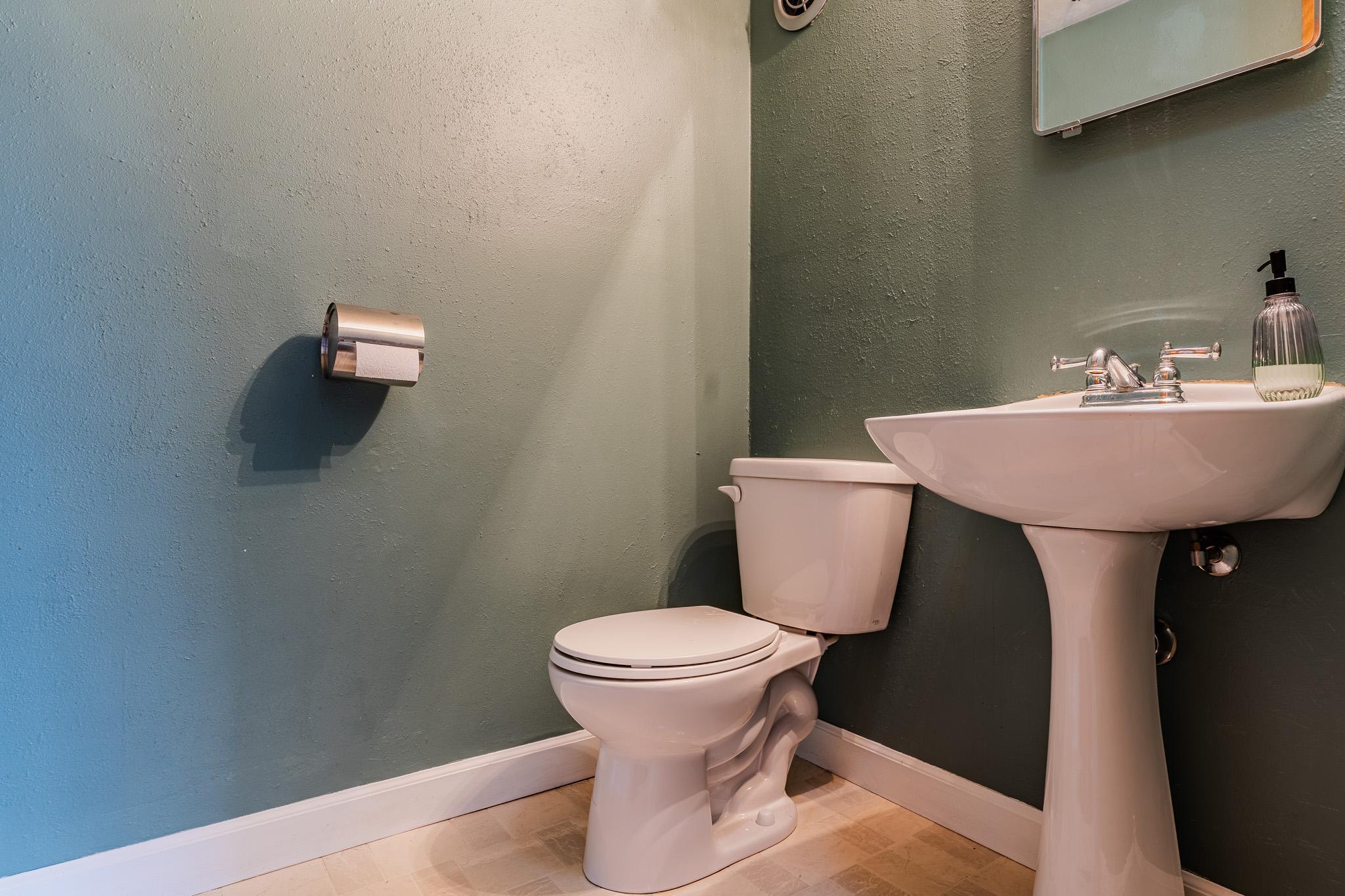 Main Level 1/2 Bathroom