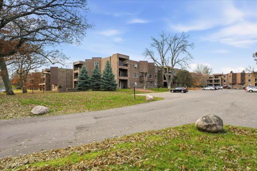 Photo for 2230 Midland Grove Road, 108, Roseville, MN 55113 - listing #6816447 Midland Grove is an amazingly convenient & well-maintained condo complex just minutes from all the nearby Roseville amenities and both downtowns!!