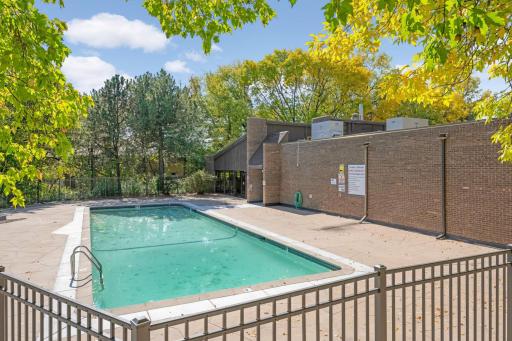 6105 Lincoln Drive, 136, Edina, MN 55436