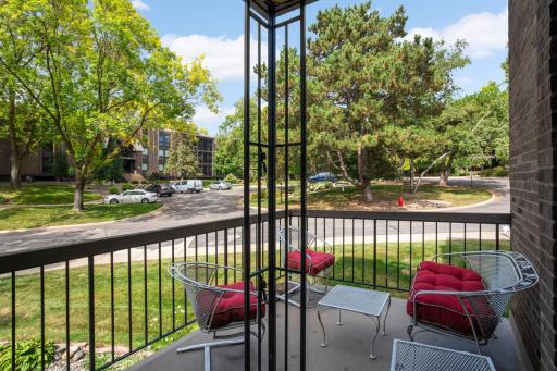 6105 Lincoln Drive, 136, Edina, MN 55436