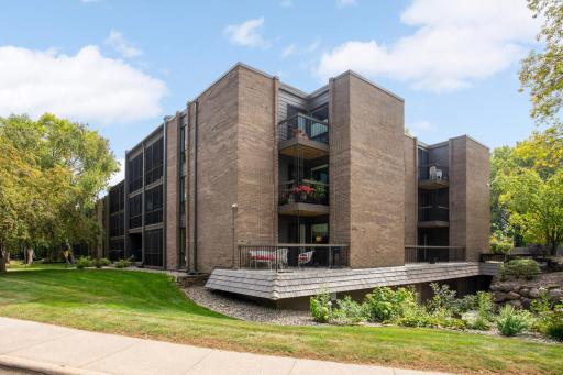 6105 Lincoln Drive, 136, Edina, MN 55436