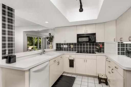 6105 Lincoln Drive, 136, Edina, MN 55436