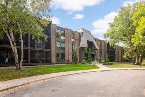 6105 Lincoln Drive, 136, Edina, MN 55436