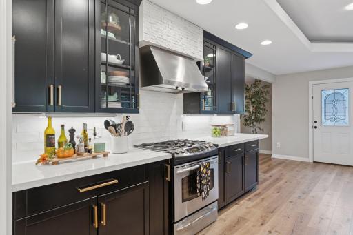 4195 Hillcrest Lane, Wayzata, MN 55391