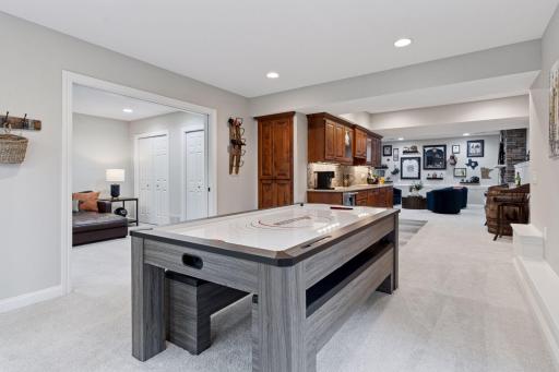4195 Hillcrest Lane, Wayzata, MN 55391