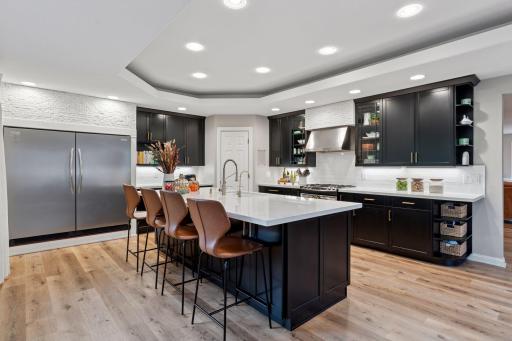 4195 Hillcrest Lane, Wayzata, MN 55391
