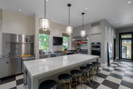 2201 Pillsbury Avenue S, Minneapolis, MN 55404