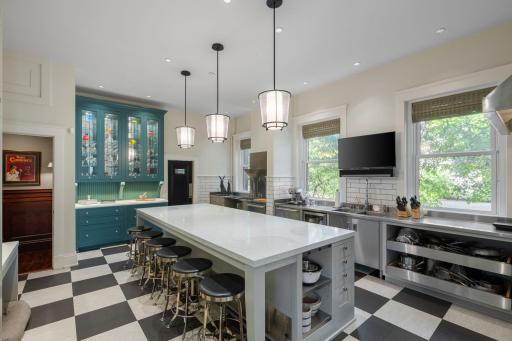 2201 Pillsbury Avenue S, Minneapolis, MN 55404
