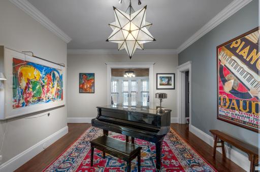 2201 Pillsbury Avenue S, Minneapolis, MN 55404