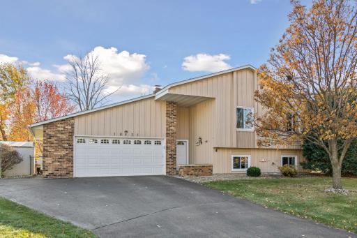Photo for 10431 Rhode Island Circle, Bloomington, MN 55438 - listing #6817018 10431 Rhode Island Circle, Bloomington, MN 55438