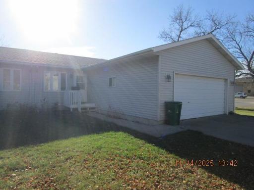 323 3rd Avenue S, Wahpeton, ND 58075