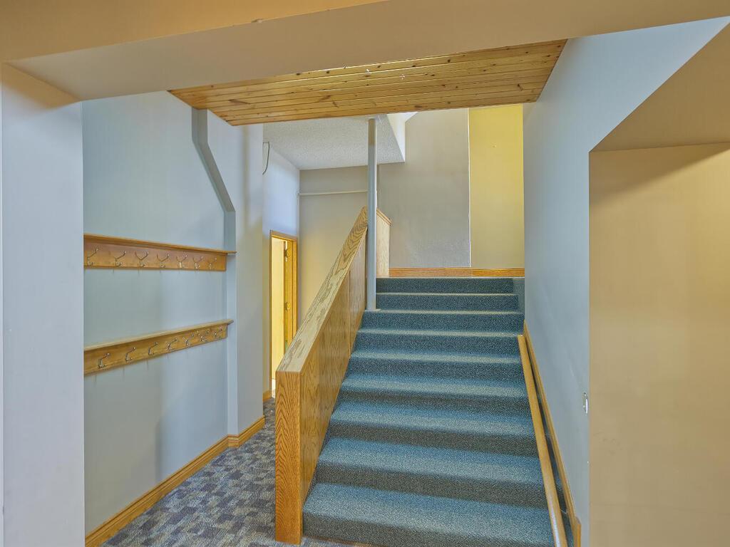 410 1st St N Winsted MN 55395 USA-034-033-31-MLS_Size.jpg