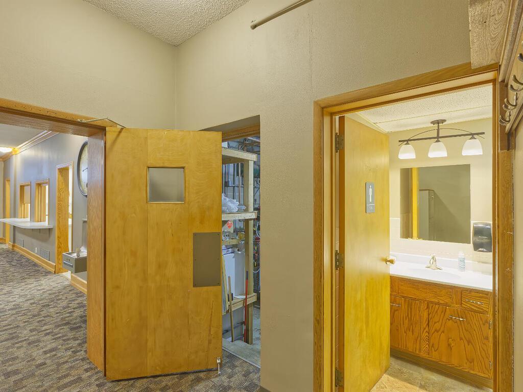 410 1st St N Winsted MN 55395 USA-046-041-43-MLS_Size.jpg