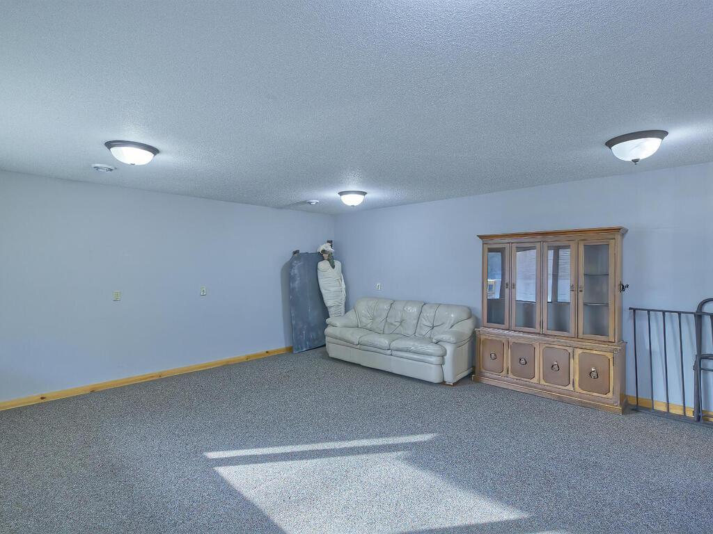 410 1st St N Winsted MN 55395 USA-062-090-57-MLS_Size.jpg
