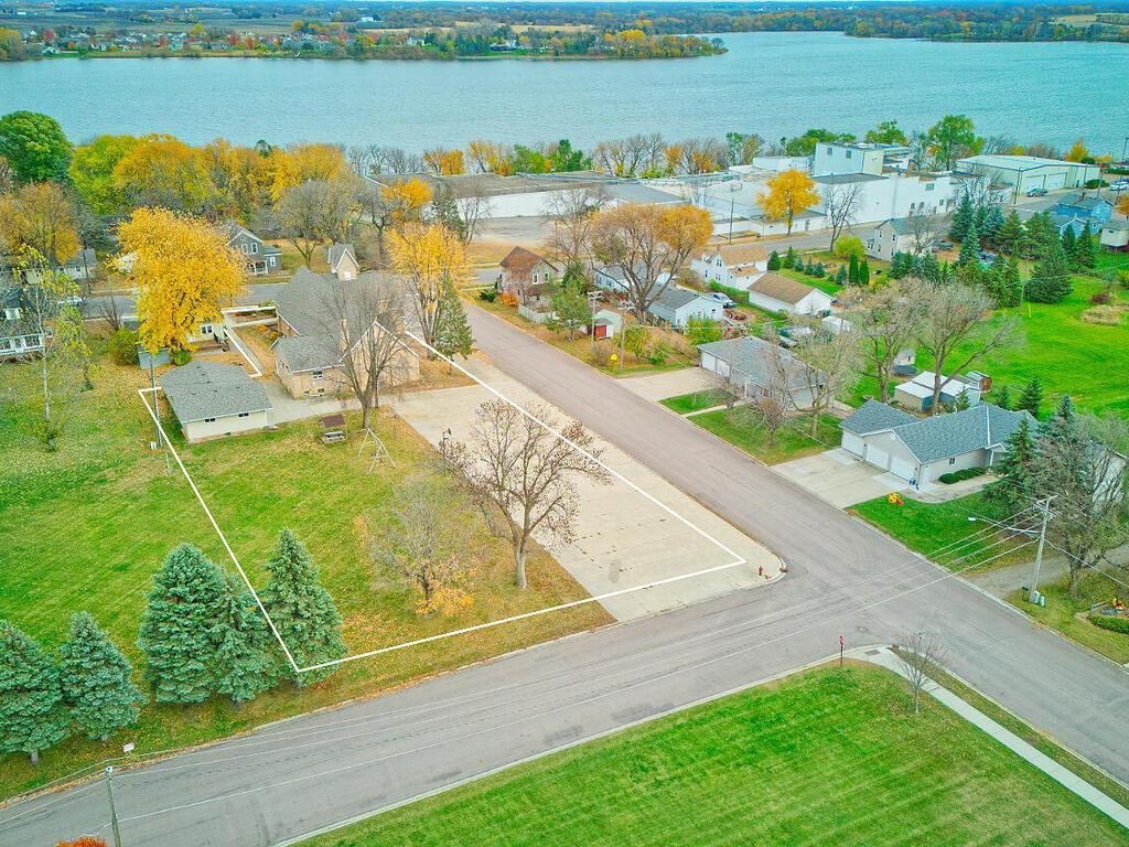 410 1st St N Winsted MN 55395 USA-003-059-03-MLS_Size.jpg