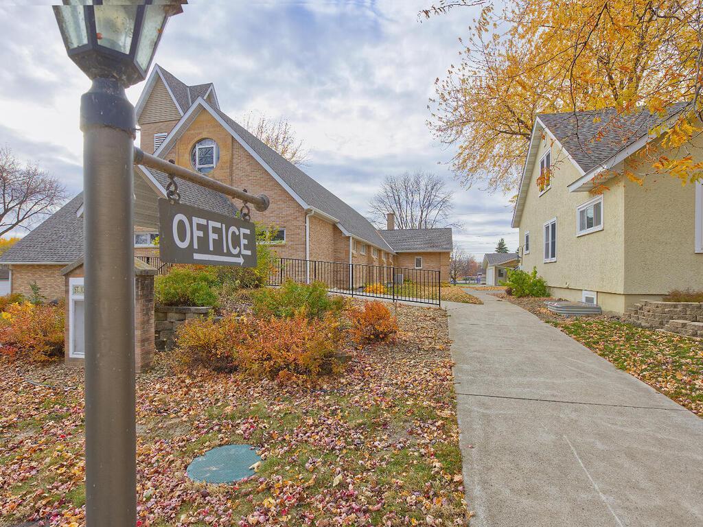 410 1st St N Winsted MN 55395 USA-072-049-65-MLS_Size.jpg