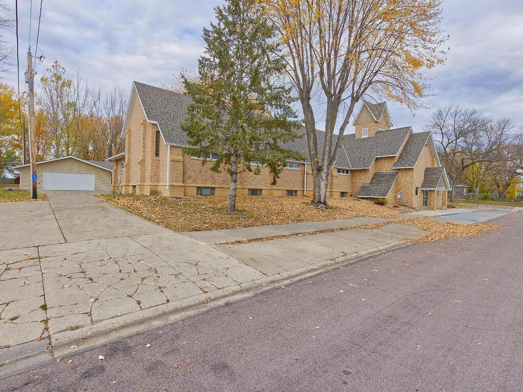 410 1st St N Winsted MN 55395 USA-076-076-68-MLS_Size.jpg