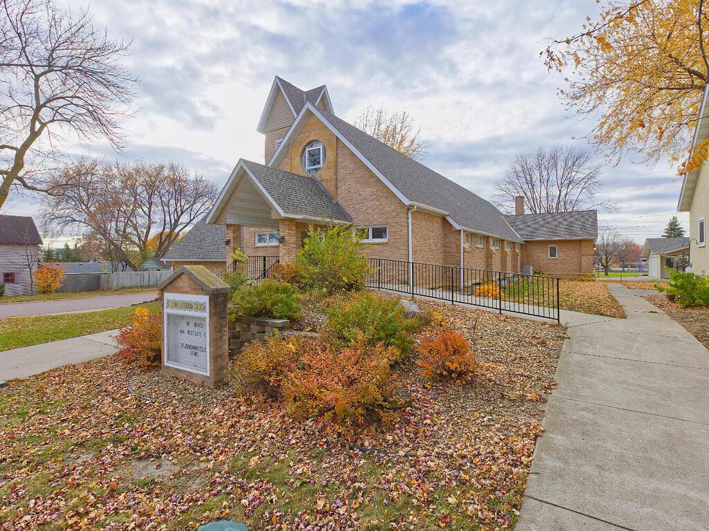410 1st St N Winsted MN 55395 USA-070-083-64-MLS_Size.jpg