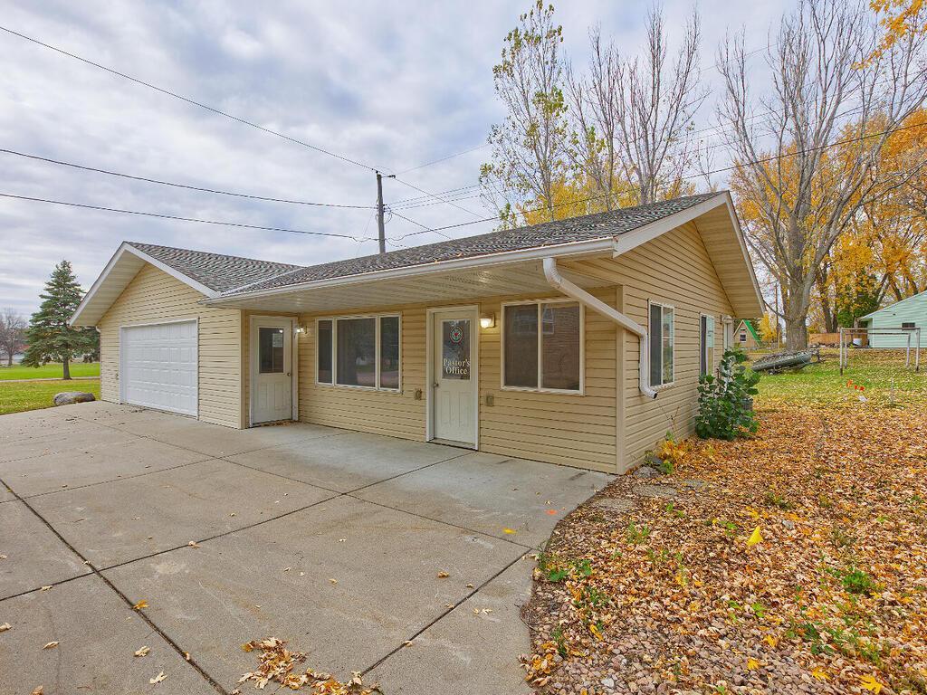 410 1st St N Winsted MN 55395 USA-061-077-56b-MLS_Size.jpg