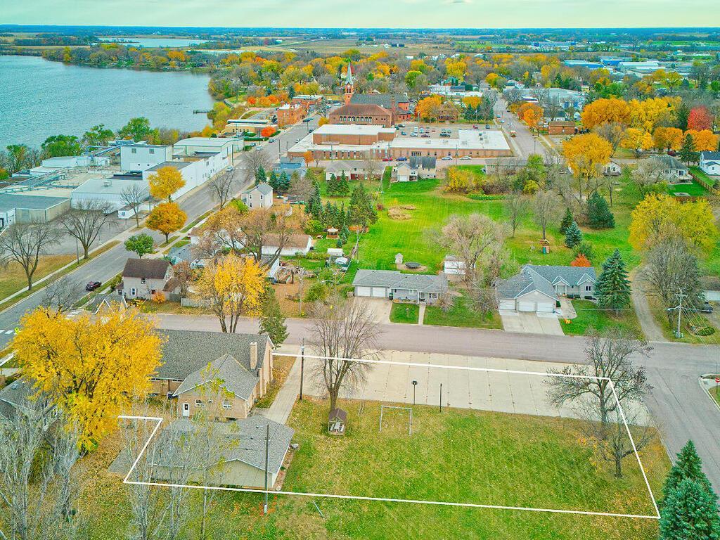 410 1st St N Winsted MN 55395 USA-074-017-66a-MLS_Size.jpg
