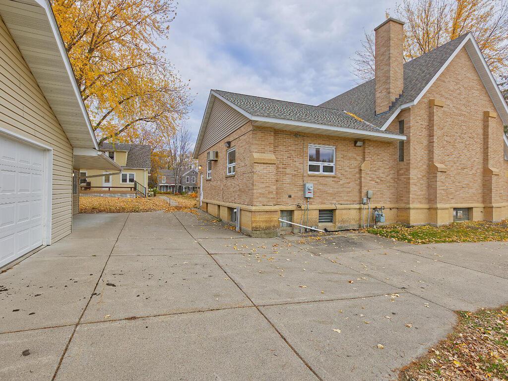 410 1st St N Winsted MN 55395 USA-075-058-67-MLS_Size.jpg
