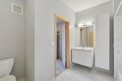 150 E Burnsville Parkway, 116, Burnsville, MN 55337