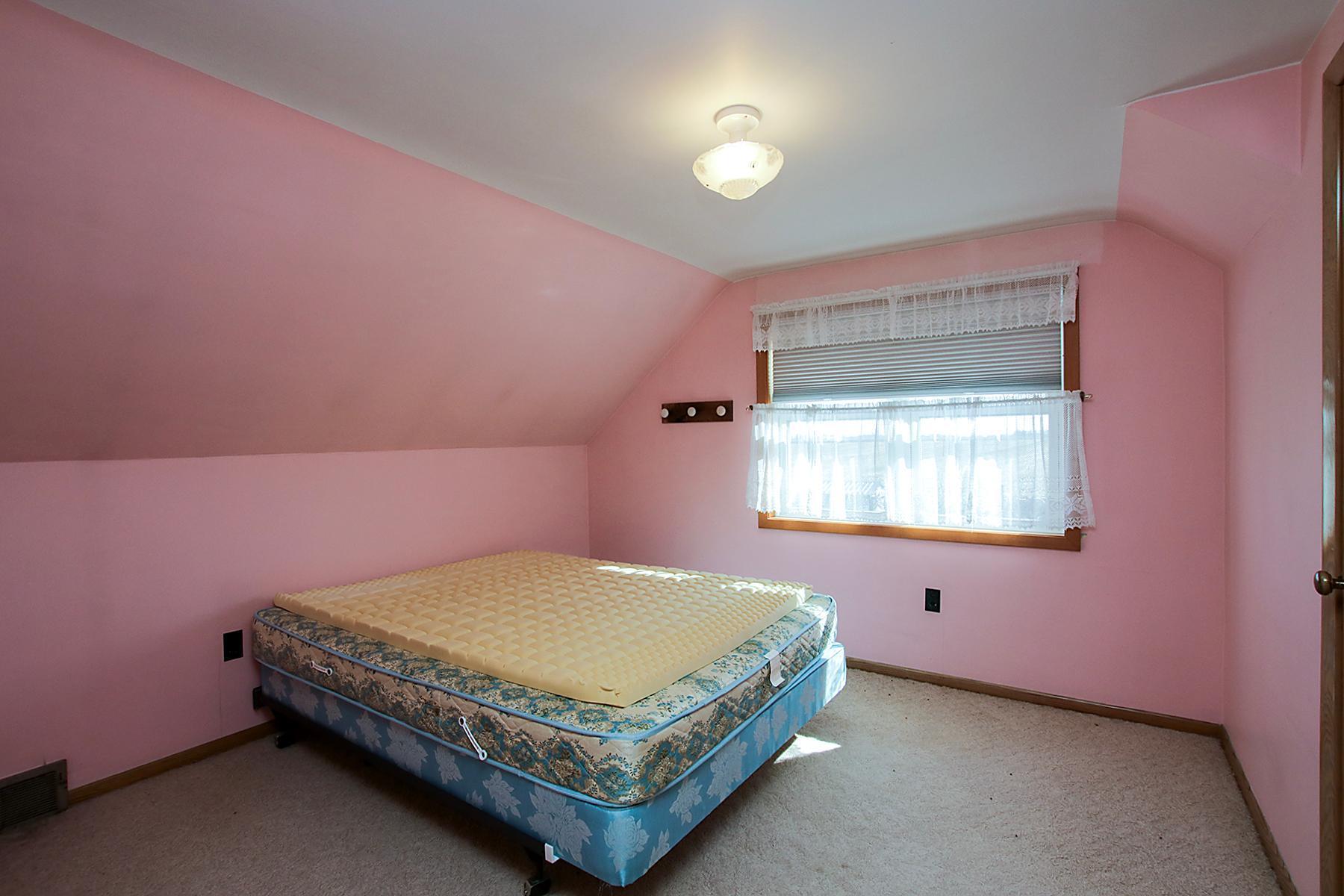 bedroom 3.jpg
