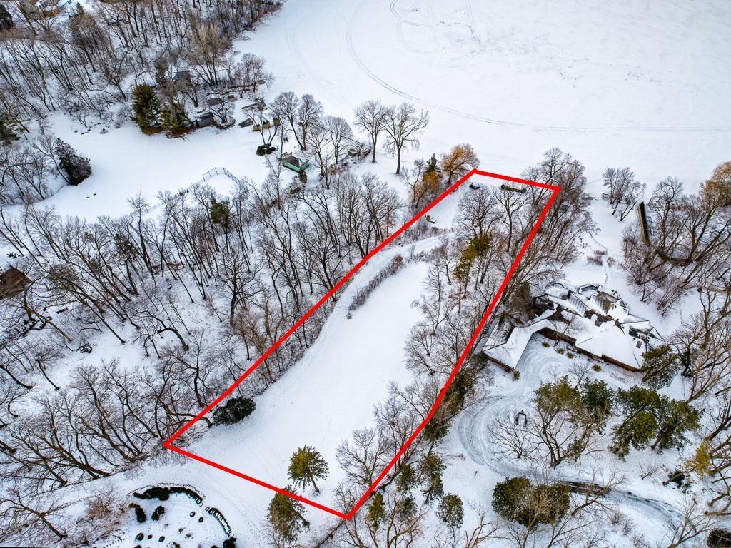 120 feet of beautiful, sandy shoreline along the lake’s highly desirable southern edge.