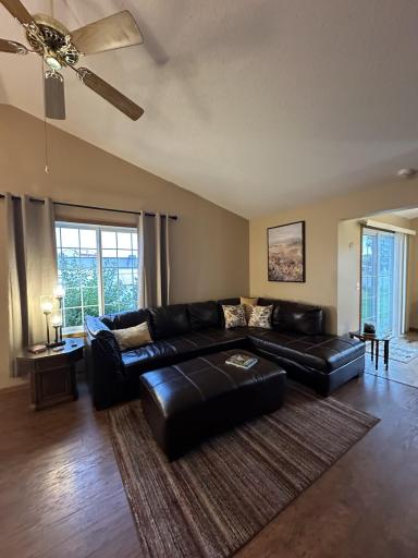 Huge Livingroom!