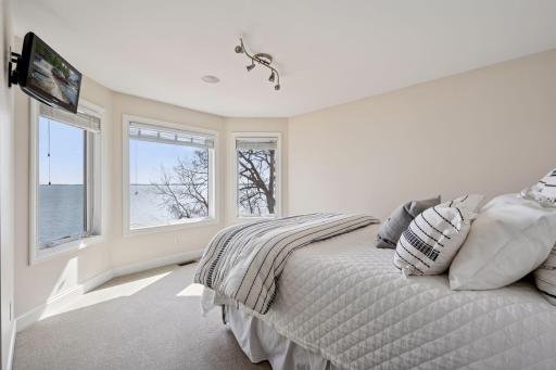 263 Lake Avenue N, Spicer, MN 56288