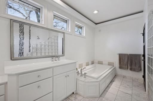 263 Lake Avenue N, Spicer, MN 56288