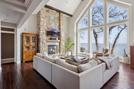 263 Lake Avenue N, Spicer, MN 56288