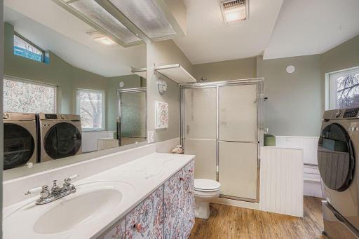 21581 Creekside Circle - Primary Bath / Laundry - Second Floor