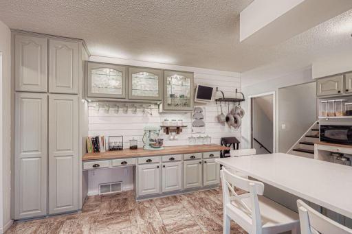 21581 Creekside Circle - Kitchen