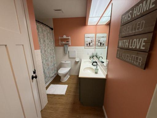 21581 Creekside Circle - Second Floor Bathroom