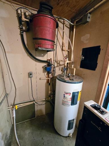 Back utility room with shop vac, waterheater