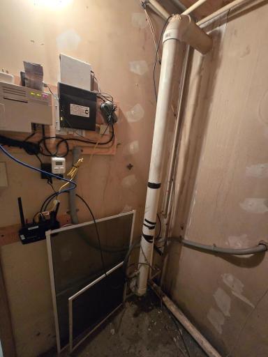 Internet is hooked up to Woodstock -fiber optics