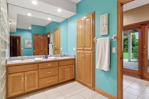 10 Apple Orchard Court, Saint Paul, MN 55110