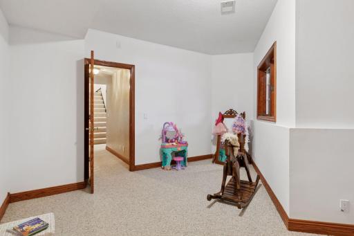 10 Apple Orchard Court, Saint Paul, MN 55110