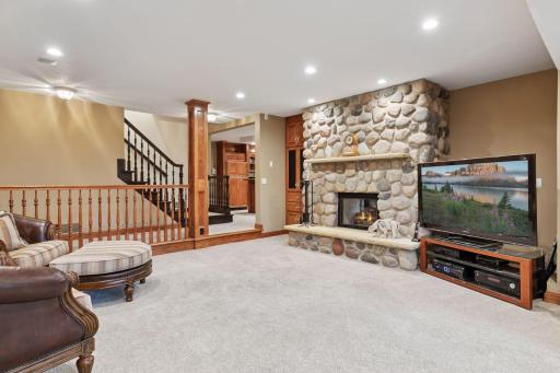 10 Apple Orchard Court, Saint Paul, MN 55110