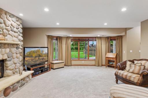 10 Apple Orchard Court, Saint Paul, MN 55110