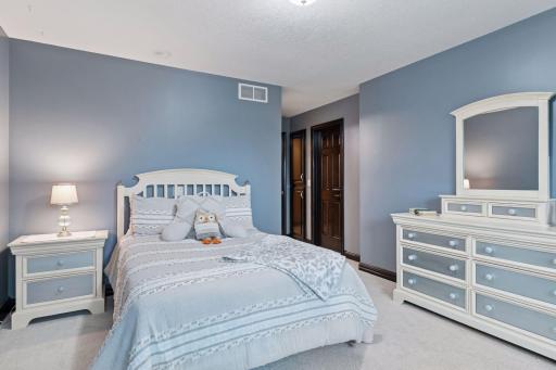 10 Apple Orchard Court, Saint Paul, MN 55110