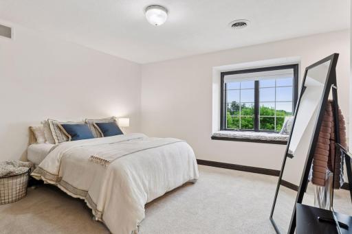 10 Apple Orchard Court, Saint Paul, MN 55110