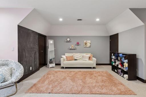 10 Apple Orchard Court, Saint Paul, MN 55110