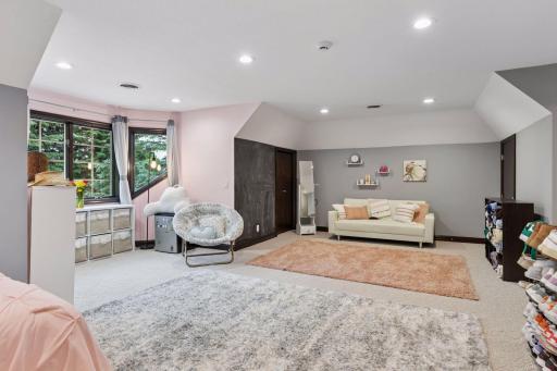 10 Apple Orchard Court, Saint Paul, MN 55110