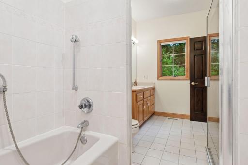 10 Apple Orchard Court, Saint Paul, MN 55110