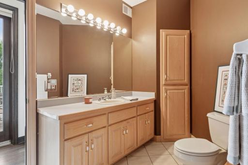 10 Apple Orchard Court, Saint Paul, MN 55110