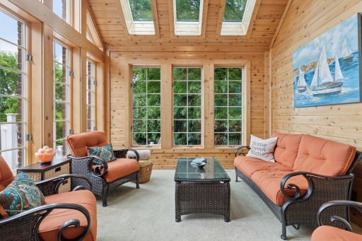 10 Apple Orchard Court, Saint Paul, MN 55110