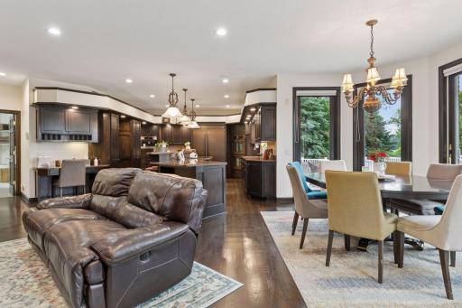 10 Apple Orchard Court, Saint Paul, MN 55110