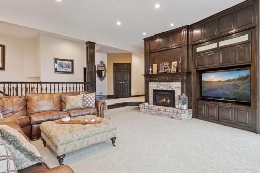 10 Apple Orchard Court, Saint Paul, MN 55110